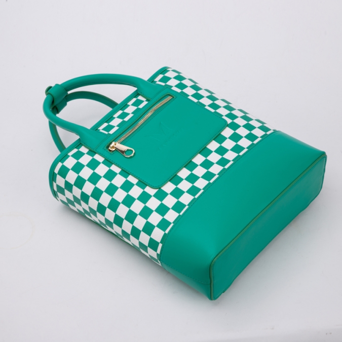 светло-зеленый рюкзак в шахматную клетку 